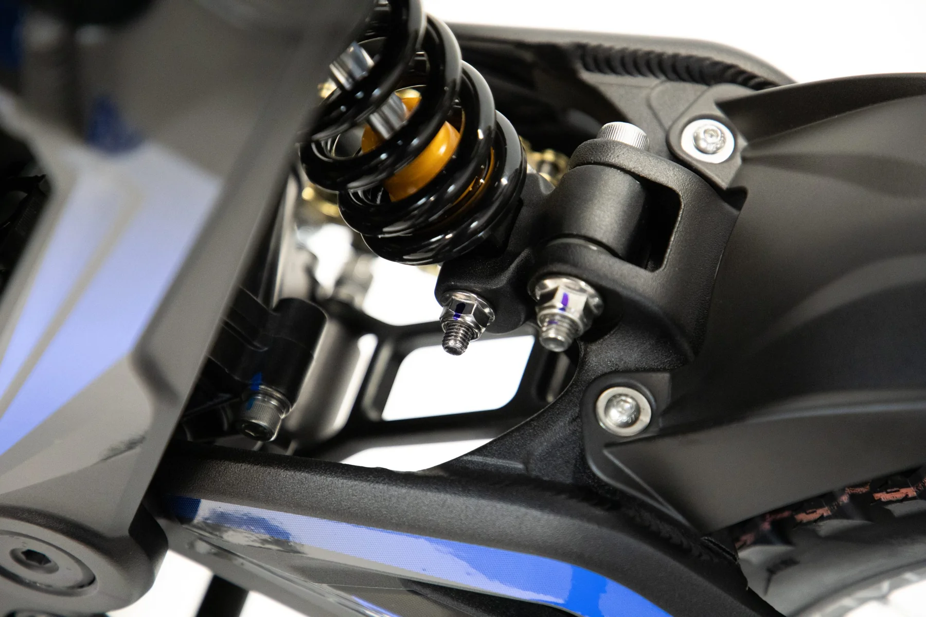 0N6A8669-scaled_1800x1800