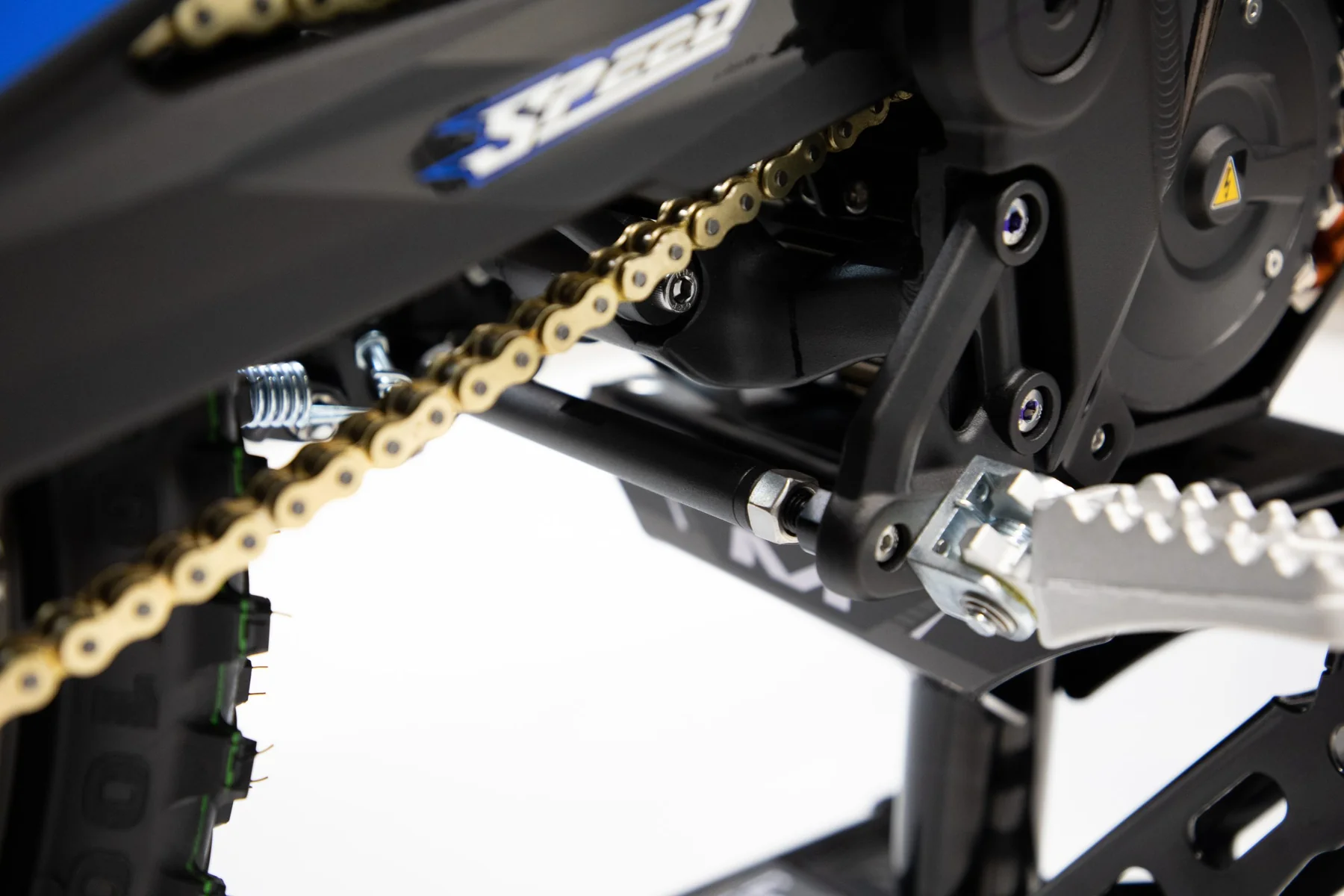 0N6A8682-scaled_1800x1800