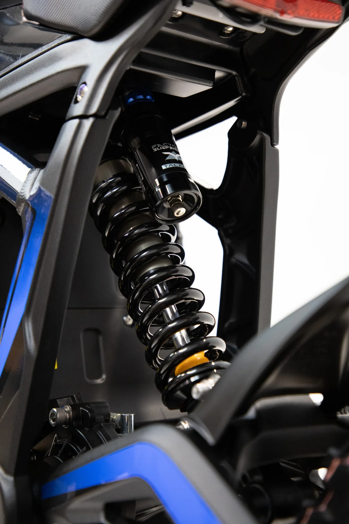 0N6A8707-scaled_1800x1800